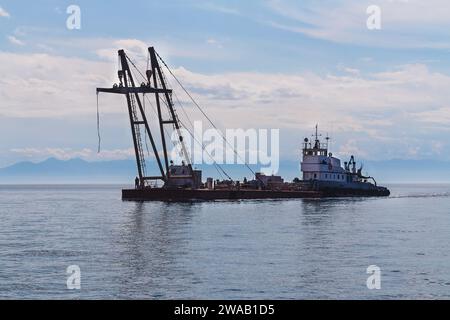 Schwerer Schwimmkran. Baikalsee in Sibirien. Stockfoto