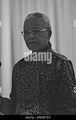 Zürich-City: Nelson Mandelas speach auf seiner ersten Auslandsreise in der Schweiz nach als Präsident und für den Nobelpreis im Dolder Hotel gewählt. Stockfoto