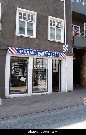 Reykjavik, Island - 10. Juli 2023: Vor dem Friseursalon Herman Barber Shop in der Innenstadt Stockfoto