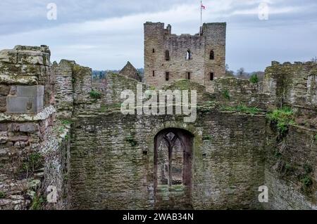 Ludlow Castle, eine Ruine mittelalterlicher Festung in der gleichnamigen Stadt in der englischen Grafschaft Shropshire, England, Großbritannien Stockfoto