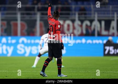 Mailand, Italien. Januar 2024. Rafael Leao vom AC Mailand Gesten während des Fußballspiels Coppa Italia zwischen AC Mailand und Cagliari Calcio im Stadio Giuseppe Meazza am 2. Januar 2024 in Mailand. Quelle: Marco Canoniero/Alamy Live News Stockfoto