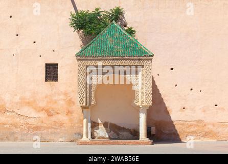 Detail eines Bogens des „El Hedim“-Platzes von Meknes, Marokko. Stockfoto