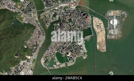 Macau wurde auf einer Satellitenkarte mit niedriger Auflösung umrissen Stockfoto
