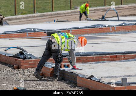 Bauphasen; Farington Mews Keepmoat Wohneigentumsentwickler, Fundamente für 520 neue Häuser auf dem Entwicklungsgelände in Chorley. Bauherren beginnen mit dem Bau dieses großen neuen Wohngebiets mit Lynx Fertigbetonböden. UK Stockfoto