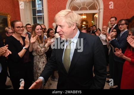 Image ©Lizenzierung an Parsons Media. 13/12/2019. London, Vereinigtes Königreich. Boris Johnson Gewinnt 2019 Die Parlamentswahlen. Boris Johnson Wahlabend. Boris Johnson Wahlabend. Der britische Premierminister Boris Johnson erreicht Platz 10, nachdem er bei den Parlamentswahlen 2019 eine Gesamtmehrheit erreicht hatte. Foto von Andrew Parsons / Parsons Media Stockfoto