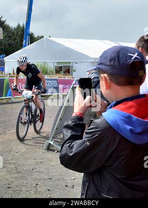 GLASGOW, SCHOTTLAND - 29. JULI 2014: Das Cross Country Finale der Männer und Frauen bei den Commonwealth Games 2014. Es wurde in Cathkin Braes abgehalten. Stockfoto