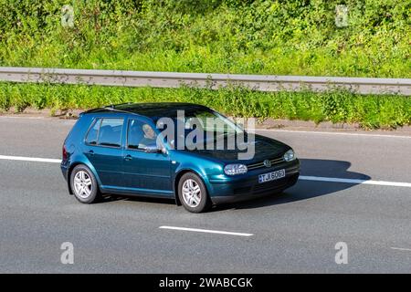 2002 Green VW Volkswagen Diesel Golf GT TDI 5dr Stockfoto