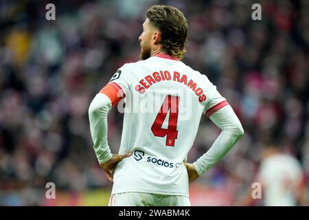 Madrid, Spanien. Dezember 2023. Sergio Ramos vom Sevilla FC spielte am 23. Dezember im Civitas Metropolitano Stadion in Madrid, Spanien, während des Liga-Spiels zwischen Atletico de Madrid und Sevilla FC. (Foto: Cesar Cebolla/PRESSINPHOTO) Credit: PRESSINPHOTO SPORTS AGENCY/Alamy Live News Stockfoto