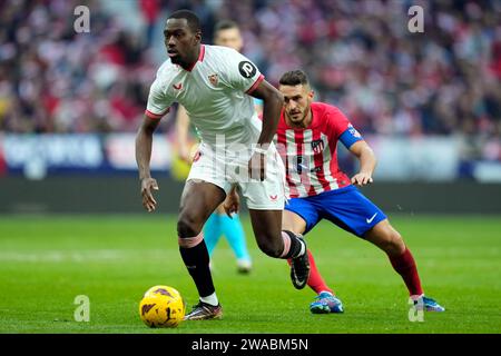 Madrid, Spanien. Dezember 2023. Boubakary Soumare vom Sevilla FC spielte am 23. Dezember im Civitas Metropolitano Stadion in Madrid, Spanien, während des Liga-Spiels zwischen Atletico de Madrid und Sevilla FC. (Foto: Cesar Cebolla/PRESSINPHOTO) Credit: PRESSINPHOTO SPORTS AGENCY/Alamy Live News Stockfoto