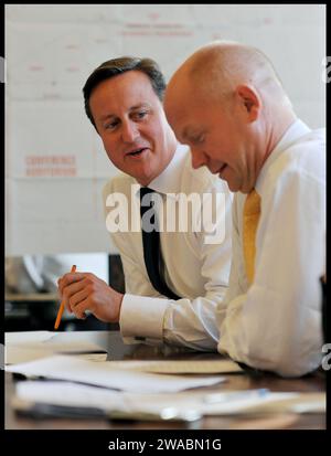 Image ©Lizenzierung an Parsons Media. 04/10/2011. Manchester , Vereinigtes Königreich. Konservative Party Conference - Manchester. Premierminister David Cameron mit William Hague auf der Konservativen Parteikonferenz in Manchester. Foto von Andrew Parsons / Parsons Media Stockfoto