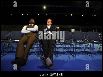 Image ©Lizenzierung an Parsons Media. 04/10/2011. Manchester , Vereinigtes Königreich. Konservative Party Conference - Manchester. Premierminister David Cameron Shaun Bailey, Ed auf der Konservativen Parteikonferenz in Manchester. Foto von Andrew Parsons / Parsons Media Stockfoto