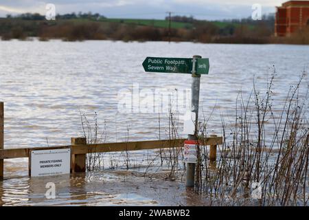 In der Umgebung von Tewkesbury, Gloucestershire, Vereinigtes Königreich, treten regelmäßig jahreszeitliche Überschwemmungen auf, die aber in jüngster Zeit häufiger auftreten. Foto von Andrew Higgins/Thousand Word Media Stockfoto