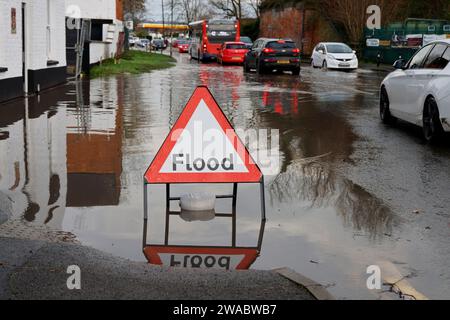 In der Umgebung von Tewkesbury, Gloucestershire, Vereinigtes Königreich, treten regelmäßig jahreszeitliche Überschwemmungen auf, die aber in jüngster Zeit häufiger auftreten. Foto von Andrew Higgins/Thousand Word Media Stockfoto