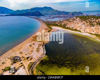 Luftaufnahme des Iztuzu-Strandes in der Nähe von Dalyan in der Provinz Mugla, Türkei. Stockfoto