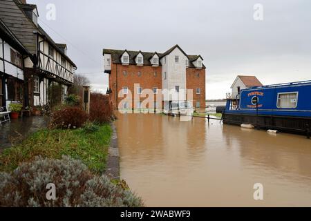 In der Umgebung von Tewkesbury, Gloucestershire, Vereinigtes Königreich, treten regelmäßig jahreszeitliche Überschwemmungen auf, die aber in jüngster Zeit häufiger auftreten. Foto von Andrew Higgins/Thousand Word Media Stockfoto