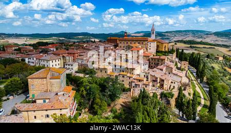 Aus der Vogelperspektive von Pienza, einer Stadt in der Provinz Siena, Toskana, in der historischen Region Val d'Orcia, Italien. UNESCO-Weltkulturerbe Stockfoto