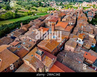 Aus der Vogelperspektive von Torrita di Siena, einer Gemeinde in der Provinz Siena, Toskana, Italien Stockfoto