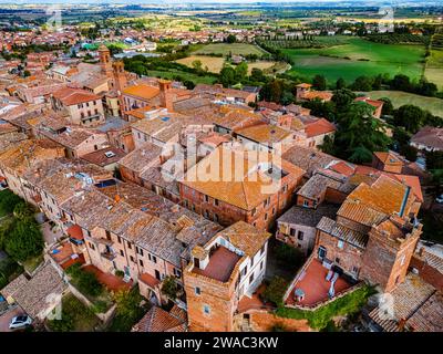 Aus der Vogelperspektive von Torrita di Siena, einer Gemeinde in der Provinz Siena, Toskana, Italien Stockfoto