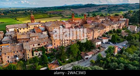 Aus der Vogelperspektive von Torrita di Siena, einer Gemeinde in der Provinz Siena, Toskana, Italien Stockfoto