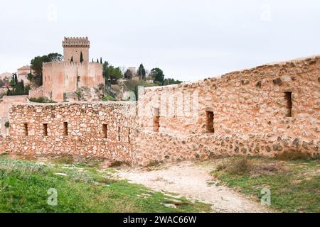 Festungsmauern und Burg der Stadt Alarcon in der Provinz Cuenca, Spanien Stockfoto