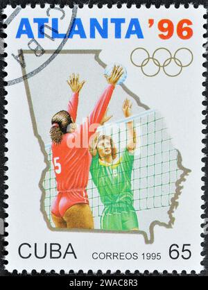 Gestempelte Briefmarke, gedruckt von Kuba, auf der Volleyball, Olympische Sommerspiele 1996 - Atlanta, um 1995 gezeigt wird. Stockfoto