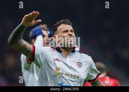 Mailand, Italien. Januar 2024. Andrea Petagna von Cagliari Calcio reagierte beim Coppa Italia-Fußballspiel 2023/24 zwischen AC Milan und Cagliari Calcio im San Siro Stadion. Endergebnis; AC Milan 4: 1 Cagliari Calcio. (Foto: Fabrizio Carabelli/SOPA Images/SIPA USA) Credit: SIPA USA/Alamy Live News Stockfoto