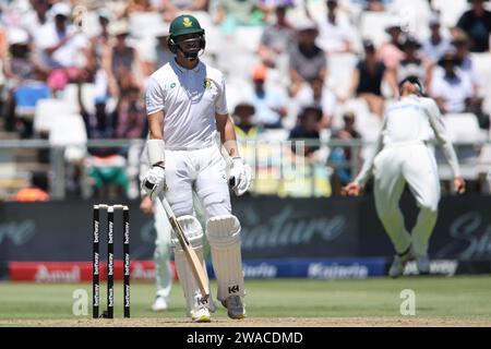 KAPSTADT, SÜDAFRIKA - 03. JANUAR: Nandre Burger aus Südafrika reagiert, nachdem er sein Wicket verloren hat, als Yashasvi Jaiswal aus Indien am 1. Tag des 2. Test Matches zwischen Südafrika und Indien auf dem Newlands Cricket Ground am 3. Januar 2024 in Kapstadt, Südafrika, den Fang feiert. Foto: Shaun Roy/Alamy Live News Stockfoto