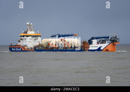 LNG-betriebener Van Oord-Saugtrichter-Bagger Vox Ariane an der Elbe Stockfoto