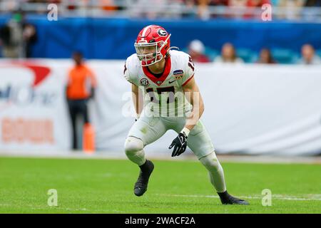 Dan Jackson (17) verteidigt sich während des Capital One Orange Bowl-Spiels gegen die Florida State Seminoles am Samstag, den 30. Dezember 2023, im Hard Rock Stadium in Miami Gardens, FL. (Brandon Sloter/Image of Sport) Stockfoto