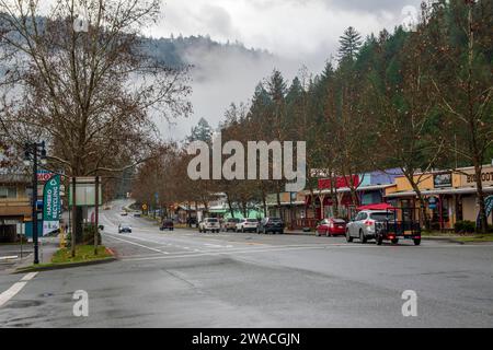 Willow Creek, eine kleine Stadt im Trinity County, CA, USA, verfügt über ein Museum, das Bigfoot gewidmet ist. Stockfoto