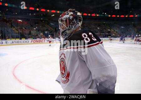 Sankt Petersburg, Russland. Januar 2024. Der Spieler des Vitjaz Hockey Clubs Maxim Dorozhko (83) wurde während der Kontinentalen Hockey League in der regulären Saison KHL 2023–2024 zwischen SKA Sankt Petersburg und der Region Vitjas Moskau im Eissportzentrum gesehen. Endpunktzahl: SKA Sankt Petersburg 6:1 Region Vitjas Moskau. (Foto: Maksim Konstantinov/SOPA Images/SIPA USA) Credit: SIPA USA/Alamy Live News Stockfoto