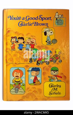 Du bist Ein guter Sport, Charlie Brown von Charles M. Schulz. Gebundenes Buch auf weißem Hintergrund. Studio eingerichtet. Dezember 2023 Stockfoto