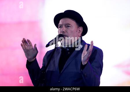 Mexiko-Stadt, Mexiko. Januar 2024. Der panamaische Sänger und Songwriter Ruben Blades tritt am 31. Dezember 2023 beim Silvesterkonzert in Mexiko-Stadt auf. (Foto: Luis Barron/Eyepix Group) Credit: NurPhoto SRL/Alamy Live News Stockfoto