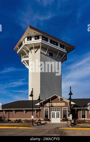 Golden Spike Tower und Besucherzentrum mit Blick auf Bailey Yard, die größte Bahnklassifizierungsstelle der Welt, Union Pacific Railroad, North Platte, Neb Stockfoto