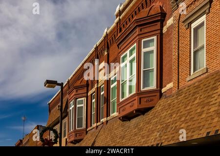 Der Lincoln Highway führt durch die Innenstadt von Lissabon, Iowa, USA [keine Veröffentlichung von Immobilien; nur redaktionelle Lizenzierung] Stockfoto