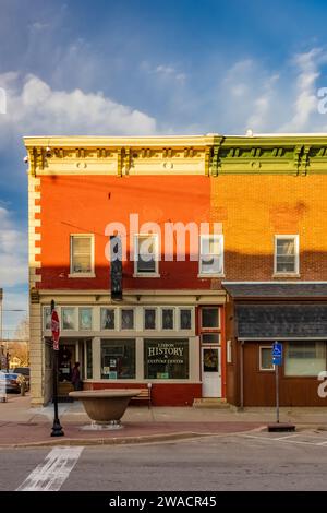 Lincoln History & Cultural Center, wo der Lincoln Highway durch die Innenstadt von Lissabon, Iowa, USA führt [keine Veröffentlichungen von Immobilien; nur redaktionelle Lizenzierung] Stockfoto