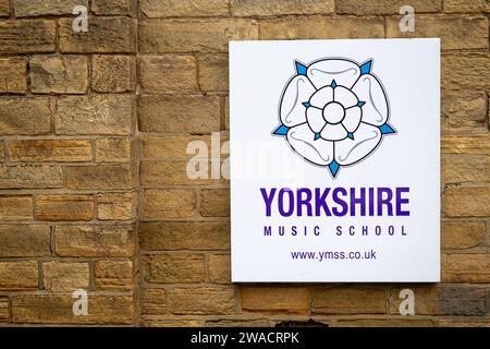 Yorkshire Music School Saltaire Schild am Gebäude. Stockfoto