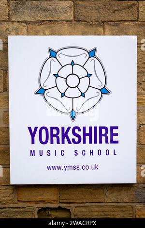 Yorkshire Music School Saltaire Schild am Gebäude. Stockfoto