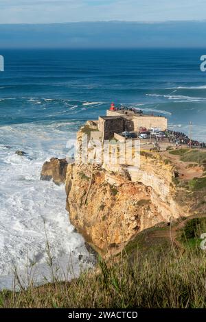 Fort von Sao Miguel Arcanjo Leuchtturm in Nazare, Portugal. Stockfoto