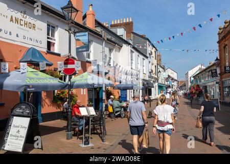 Sidmouth Devon, The Anchor Inn Public House serviert Ales und Essen in Old Fore Street Sidmouth Town Centre, England, UK, 2023 Stockfoto