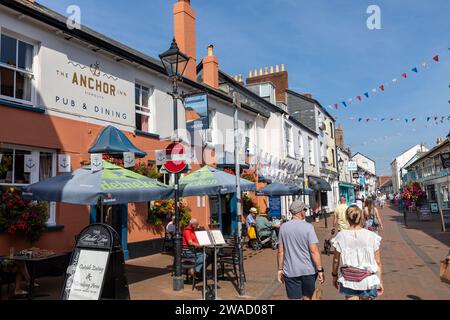 Sidmouth Devon, The Anchor Inn Public House serviert Ales und Essen in Old Fore Street Sidmouth Town Centre, England, UK, 2023 Stockfoto