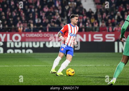 Girona, Spanien. Januar 2024. GIRONA, SPANIEN - 3. JANUAR: Spiel zwischen Girona FC und Club Atlético de Madrid im Rahmen der La Liga in Estadi Montilivi am 3. Januar 2024 in Girona, Spanien. (Foto: Sara Aribó/PxImages) Credit: PX Images/Alamy Live News Stockfoto