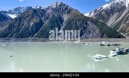 Eisberge auf der Oberfläche des Tasman Lake im Mt Cook National [Park Stockfoto