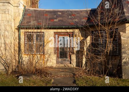 Dwight, Illinois – USA – 2. Januar 2024: Außenansicht des verlassenen Verwaltungsgebäudes des Dwight Correctional Center, eröffnet 1930, i Stockfoto