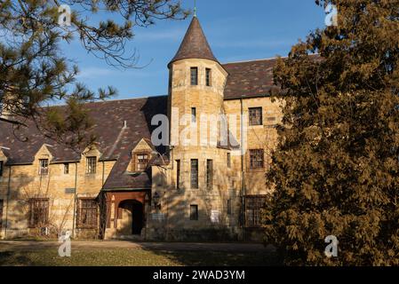 Dwight, Illinois – USA – 2. Januar 2024: Außenansicht des verlassenen Verwaltungsgebäudes des Dwight Correctional Center, eröffnet 1930, i Stockfoto