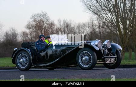 Stony Stratford, Großbritannien 1. Januar 2024. Jaguar SS100 Nachkriegsrestauration Auto von Duncan Buckley Motors. Stockfoto