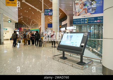 KUALA LUMPUR, MALAYSIA – CA. MAI 2023: Innenaufnahme des Internationalen Flughafens Kuala Lumpur. Stockfoto