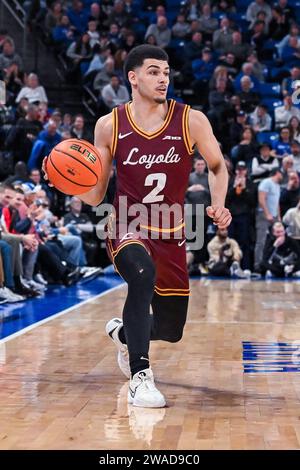 3. JANUAR 2024: Loyola (Il) Ramblers hütet Jalen Quinn (2) in einem regulären Saisonspiel, bei dem die Loyola Chicago Ramblers die Saint Louis Billikens besuchten. In der Chaifetz Arena in St. Louis, MO am Mittwoch, 03. Januar 2024 Richard Ulreich/CSM (Credit Image: © Richard Ulreich/Cal Sport Media) (Credit Image: © Richard Ulreich/Cal Sport Media) Stockfoto