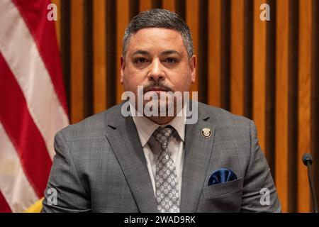 Polizeikommissar Edward Caban nimmt am 3. Januar 2024 an der Bekanntmachung der zum Jahresende veröffentlichten Kriminalitätsstatistik auf der One Police Plaza in New York Teil Stockfoto