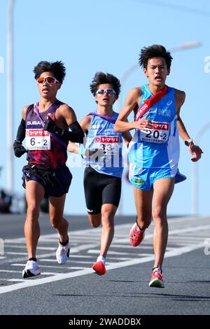 Präfektur Gunma, Gunma, Japan. Januar 2024. (L-R) Kanta shimizu (SUBARU), Kaede Shinohara (), Naoto Hashimoto (), 1. JANUAR 2024 - Ekiden: Neujahr Ekiden 2024 68. All Japan Industrial Ekiden Race Start & Goal in der Präfektur Gunma, Gunma, Japan. Quelle: Naoki Nishimura/AFLO SPORT/Alamy Live News Stockfoto